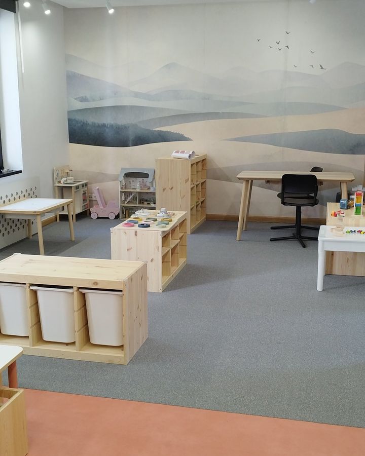 Sala principal con estaciones de juego
